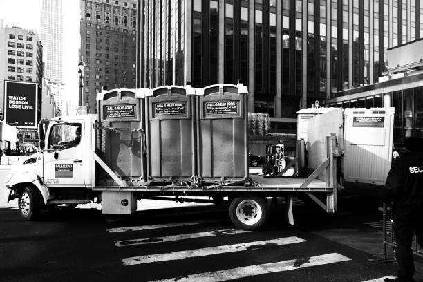Best Portable bathroom rental  in Johnsburg, IL